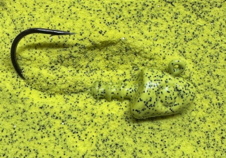 RYVALURES-GUMOVÁ BARVA NA JIGOVÉ HLAVY YELLOW GLITTER BLACK 80G