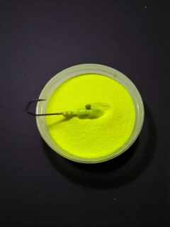 GUMOVÁ BARVA NA JIGOVÉ HLAVIČKY FLUO YELLOW 500G